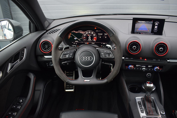 Audi RS3 Limousine 2.5 TFSI 400pk Quattro Pano | Magnetic ride | B&O Audi RS3 Limousine 2.5 TFSI 400pk Quattro Pano | Magnetic ride | B&O