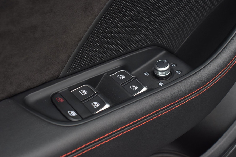 Audi RS3 Limousine 2.5 TFSI 400pk Quattro Pano | Magnetic ride | B&O Audi RS3 Limousine 2.5 TFSI 400pk Quattro Pano | Magnetic ride | B&O