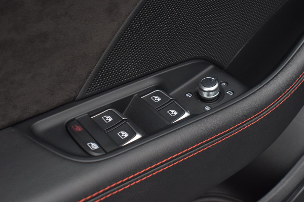 Audi RS3 Limousine 2.5 TFSI 400pk Quattro Pano | Magnetic ride | B&O Audi RS3 Limousine 2.5 TFSI 400pk Quattro Pano | Magnetic ride | B&O