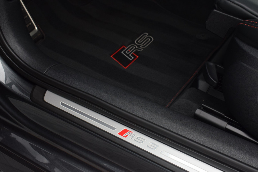 Audi RS3 Limousine 2.5 TFSI 400pk Quattro Pano | Magnetic ride | B&O Audi RS3 Limousine 2.5 TFSI 400pk Quattro Pano | Magnetic ride | B&O