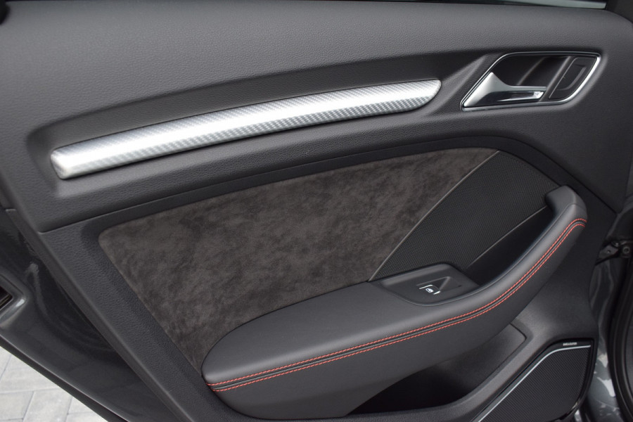 Audi RS3 Limousine 2.5 TFSI 400pk Quattro Pano | Magnetic ride | B&O Audi RS3 Limousine 2.5 TFSI 400pk Quattro Pano | Magnetic ride | B&O
