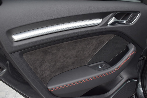 Audi RS3 Limousine 2.5 TFSI 400pk Quattro Pano | Magnetic ride | B&O Audi RS3 Limousine 2.5 TFSI 400pk Quattro Pano | Magnetic ride | B&O