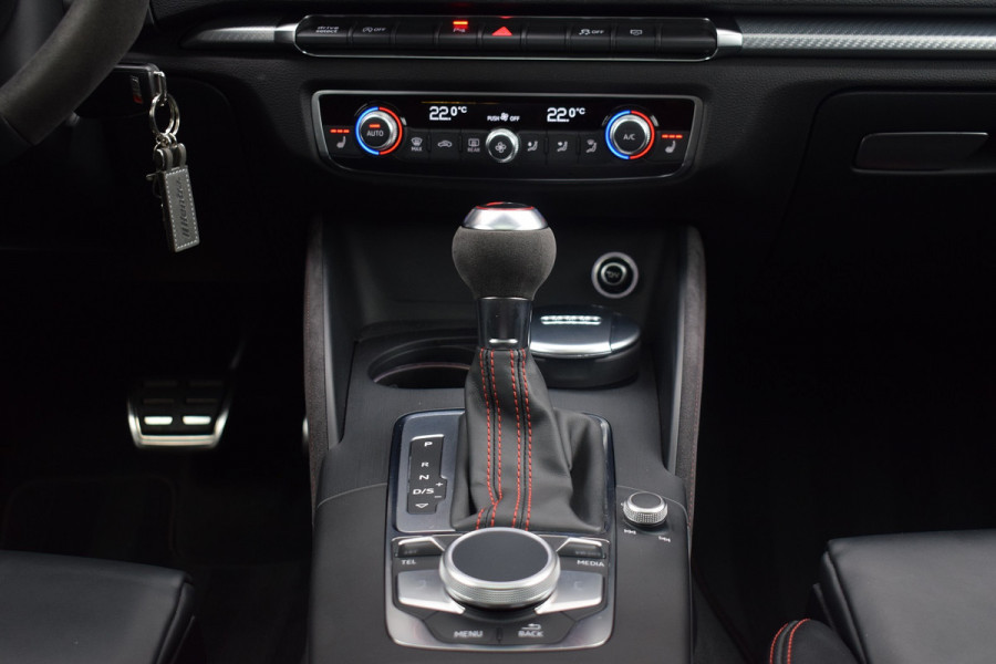 Audi RS3 Limousine 2.5 TFSI 400pk Quattro Pano | Magnetic ride | B&O Audi RS3 Limousine 2.5 TFSI 400pk Quattro Pano | Magnetic ride | B&O