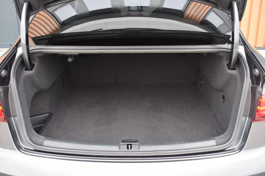 Audi RS3 Limousine 2.5 TFSI 400pk Quattro Pano | Magnetic ride | B&O Audi RS3 Limousine 2.5 TFSI 400pk Quattro Pano | Magnetic ride | B&O