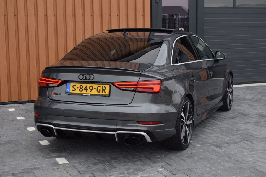Audi RS3 Limousine 2.5 TFSI 400pk Quattro Pano | Magnetic ride | B&O Audi RS3 Limousine 2.5 TFSI 400pk Quattro Pano | Magnetic ride | B&O