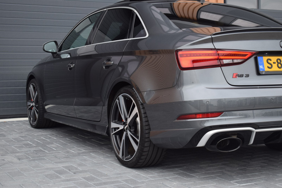 Audi RS3 Limousine 2.5 TFSI 400pk Quattro Pano | Magnetic ride | B&O Audi RS3 Limousine 2.5 TFSI 400pk Quattro Pano | Magnetic ride | B&O