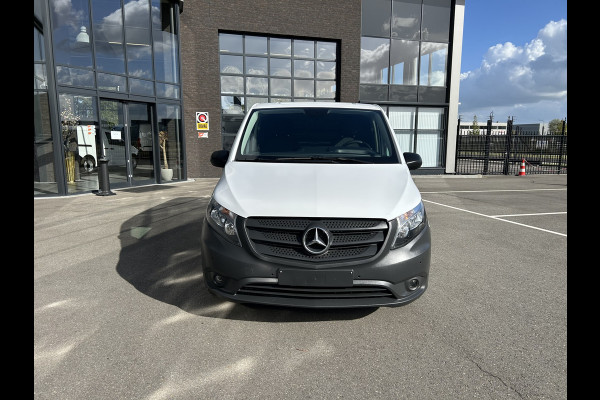 Mercedes-Benz Vito 114 CDI Lang / 9G-TRONIC / Trekhaak / Camera / Parkeersensoren / Navigatie / Cruise control / Airco / Achterdeuren Mercedes-Benz Vito 114 CDI Lang / 9G-TRONIC / Trekhaak / Camera / Parkeersensoren / Navigatie / Cruise control / Airco / Achterdeuren