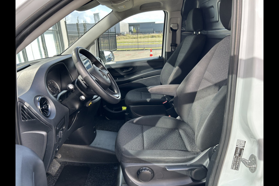 Mercedes-Benz Vito 114 CDI Lang / 9G-TRONIC / Trekhaak / Camera / Parkeersensoren / Navigatie / Cruise control / Airco / Achterdeuren Mercedes-Benz Vito 114 CDI Lang / 9G-TRONIC / Trekhaak / Camera / Parkeersensoren / Navigatie / Cruise control / Airco / Achterdeuren