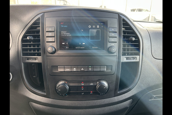 Mercedes-Benz Vito 114 CDI Lang / 9G-TRONIC / Trekhaak / Camera / Parkeersensoren / Navigatie / Cruise control / Airco / Achterdeuren Mercedes-Benz Vito 114 CDI Lang / 9G-TRONIC / Trekhaak / Camera / Parkeersensoren / Navigatie / Cruise control / Airco / Achterdeuren