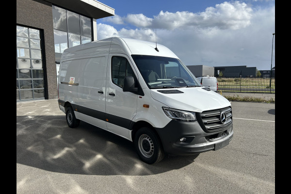 Mercedes-Benz Sprinter 317 CDI L2 H2 PRO Facelift / LED / MBUX / Navigatie / Camera / Parkeersensoren / Cruise control / Airco / 270 Graden achterdeure Mercedes-Benz Sprinter 317 CDI L2 H2 PRO Facelift / LED / MBUX / Navigatie / Camera / Parkeersensoren / Cruise control / Airco / 270 Graden achterdeure