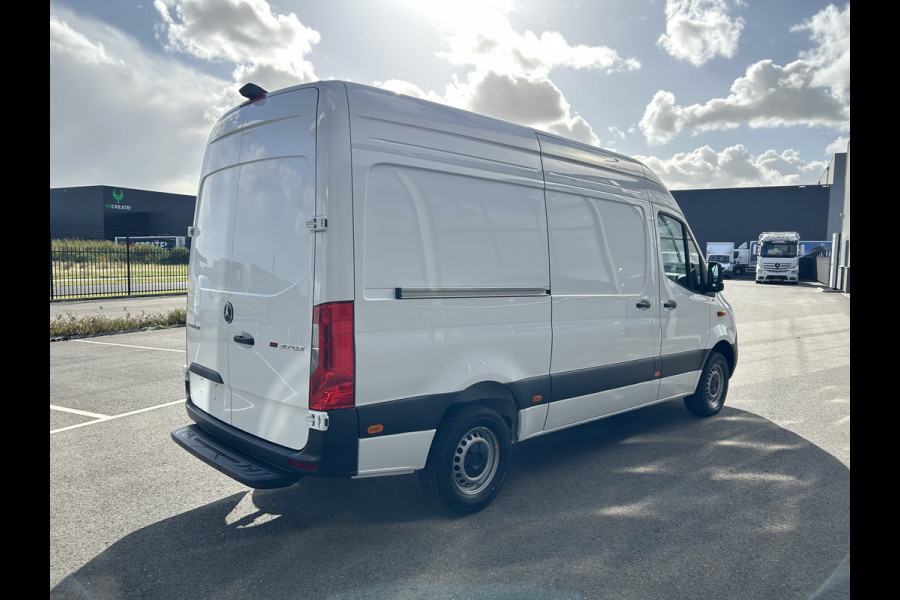 Mercedes-Benz Sprinter 317 CDI L2 H2 PRO Facelift / LED / MBUX / Navigatie / Camera / Parkeersensoren / Cruise control / Airco / 270 Graden achterdeure Mercedes-Benz Sprinter 317 CDI L2 H2 PRO Facelift / LED / MBUX / Navigatie / Camera / Parkeersensoren / Cruise control / Airco / 270 Graden achterdeure