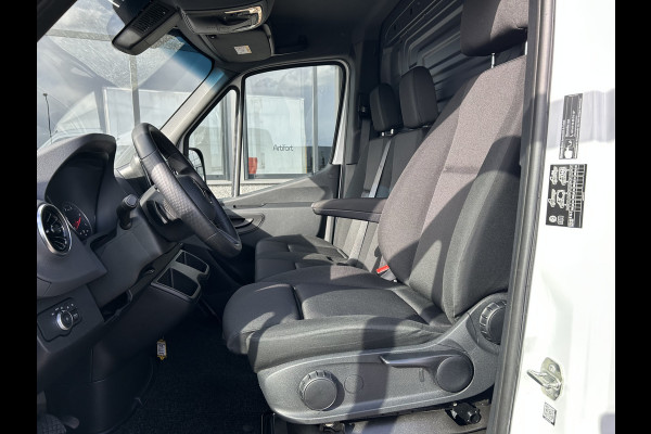Mercedes-Benz Sprinter 317 CDI L2 H2 PRO Facelift / LED / MBUX / Navigatie / Camera / Parkeersensoren / Cruise control / Airco / 270 Graden achterdeure Mercedes-Benz Sprinter 317 CDI L2 H2 PRO Facelift / LED / MBUX / Navigatie / Camera / Parkeersensoren / Cruise control / Airco / 270 Graden achterdeure
