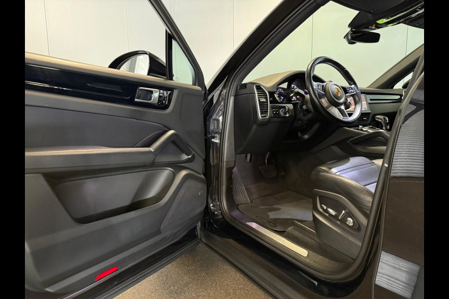 Porsche Cayenne Coupé 3.0 E-Hybrid-PANO-ACC-HEAD UP-MATRIX-LUCHTV.-TREKHAAK-ZEER COMPLEET