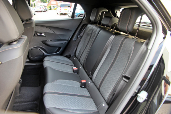 Peugeot 2008 1.2 PureTech 130 Allure | ACC | 360 | Carplay | Keyless Peugeot 2008 1.2 PureTech 130 Allure | ACC | 360 | Carplay | Keyless