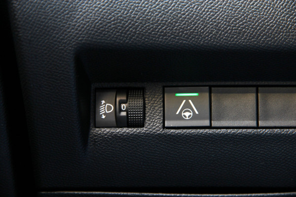 Peugeot 2008 1.2 PureTech 130 Allure | ACC | 360 | Carplay | Keyless Peugeot 2008 1.2 PureTech 130 Allure | ACC | 360 | Carplay | Keyless