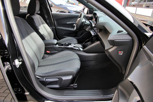 Peugeot 2008 1.2 PureTech 130 Allure | ACC | 360 | Carplay | Keyless Peugeot 2008 1.2 PureTech 130 Allure | ACC | 360 | Carplay | Keyless