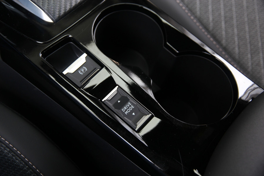 Peugeot 2008 1.2 PureTech 130 Allure | ACC | 360 | Carplay | Keyless Peugeot 2008 1.2 PureTech 130 Allure | ACC | 360 | Carplay | Keyless