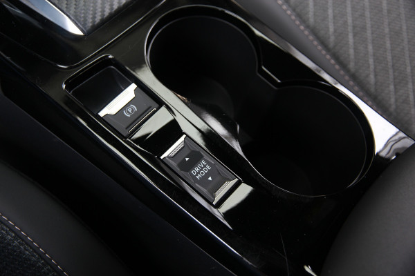 Peugeot 2008 1.2 PureTech 130 Allure | ACC | 360 | Carplay | Keyless Peugeot 2008 1.2 PureTech 130 Allure | ACC | 360 | Carplay | Keyless