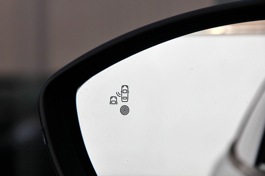 Peugeot 2008 1.2 PureTech 130 Allure | ACC | 360 | Carplay | Keyless Peugeot 2008 1.2 PureTech 130 Allure | ACC | 360 | Carplay | Keyless