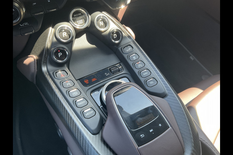 Aston Martin Vantage Roadster 4.0 V8 360° Leer Sportzetels 21 Inch Xenon-Grey 10.487KM! Aston Martin Vantage Roadster 4.0 V8 360° Leer Sportzetels 21 Inch Xenon-Grey 10.487KM!