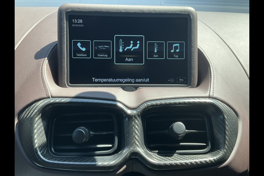 Aston Martin Vantage Roadster 4.0 V8 360° Leer Sportzetels 21 Inch Xenon-Grey 10.487KM! Aston Martin Vantage Roadster 4.0 V8 360° Leer Sportzetels 21 Inch Xenon-Grey 10.487KM!