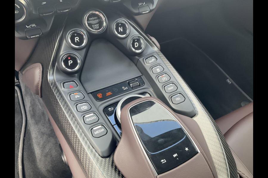 Aston Martin Vantage Roadster 4.0 V8 360° Leer Sportzetels 21 Inch Xenon-Grey 10.487KM! Aston Martin Vantage Roadster 4.0 V8 360° Leer Sportzetels 21 Inch Xenon-Grey 10.487KM!