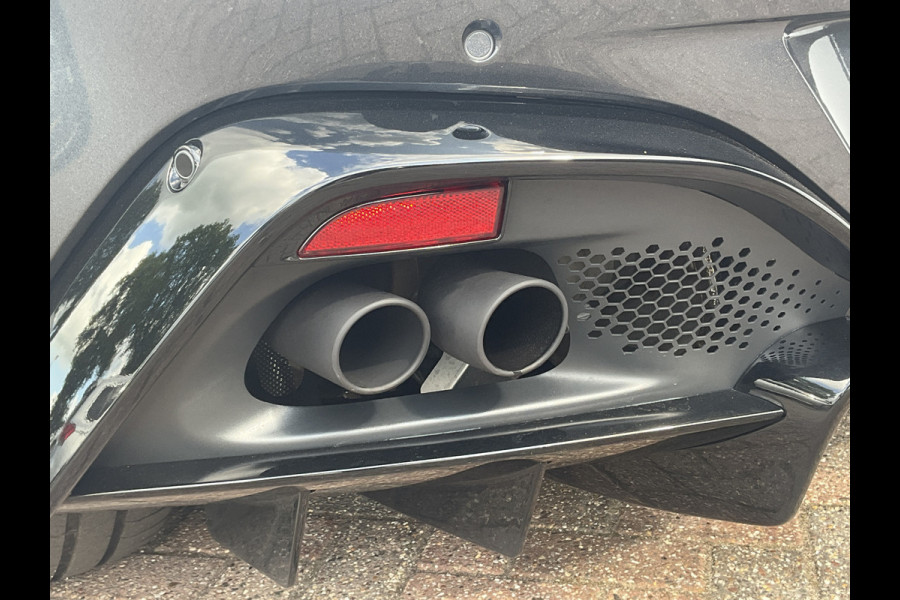 Aston Martin Vantage Roadster 4.0 V8 360° Leer Sportzetels 21 Inch Xenon-Grey 10.487KM! Aston Martin Vantage Roadster 4.0 V8 360° Leer Sportzetels 21 Inch Xenon-Grey 10.487KM!