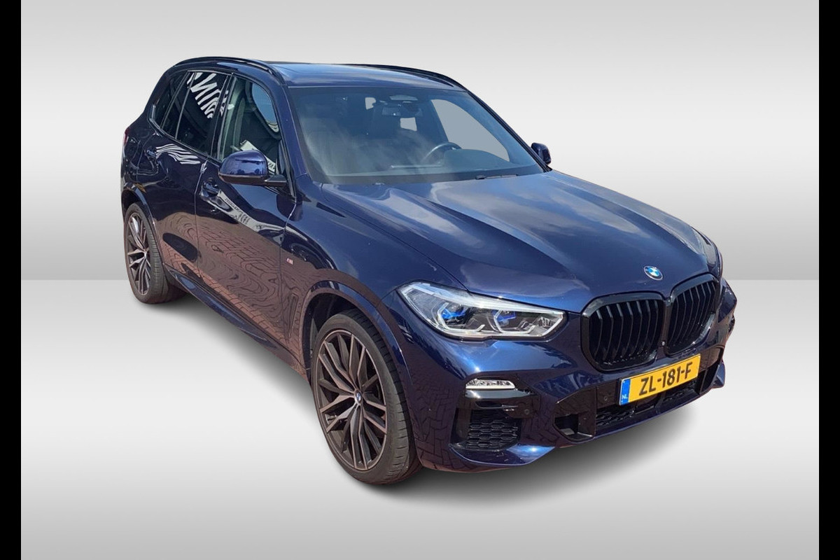 BMW X5 xDrive40i High Exe. M Sport / Panoramadak / 360Camera / Head-up / Achterasbesturing / Laser LED / Softclose / 22'' / Harman Kardon / Stoelventilatie / Stoelverwarming 4x / DAB / Dodehoek / ACC BMW X5 xDrive40i High Exe. M Sport / Panoramadak / 360Camera / Head-up / Achterasbesturing / Laser LED / Softclose / 22'' / Harman Kardon / Stoelventilatie / Stoelverwarming 4x / DAB / Dodehoek / ACC