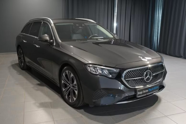 Mercedes-Benz E-Klasse Estate 300e AVANTGARDE ** LED, TREKH, DISTR, SPIEGEL, KEYLESS, AMBIENTE ** 1e EIG - € 23.500,= onder NP - UNFALLFREI ** ** INFORMEER OOK NAAR ONZE AANTREKKELIJKE FINANCIAL-LEASE TARIEVEN ** Mercedes-Benz E-Klasse Estate 300e AVANTGARDE ** LED, TREKH, DISTR, SPIEGEL, KEYLESS, AMBIENTE ** 1e EIG - € 23.500,= onder NP - UNFALLFREI ** ** INFORMEER OOK NAAR ONZE AANTREKKELIJKE FINANCIAL-LEASE TARIEVEN **