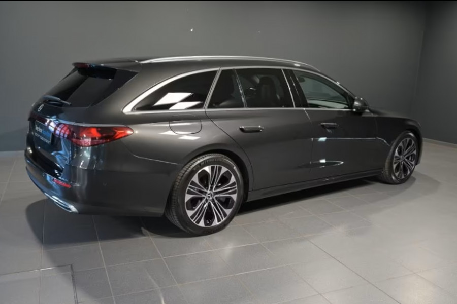 Mercedes-Benz E-Klasse Estate 300e AVANTGARDE ** LED, TREKH, DISTR, SPIEGEL, KEYLESS, AMBIENTE ** 1e EIG - € 23.500,= onder NP - UNFALLFREI ** ** INFORMEER OOK NAAR ONZE AANTREKKELIJKE FINANCIAL-LEASE TARIEVEN ** Mercedes-Benz E-Klasse Estate 300e AVANTGARDE ** LED, TREKH, DISTR, SPIEGEL, KEYLESS, AMBIENTE ** 1e EIG - € 23.500,= onder NP - UNFALLFREI ** ** INFORMEER OOK NAAR ONZE AANTREKKELIJKE FINANCIAL-LEASE TARIEVEN **