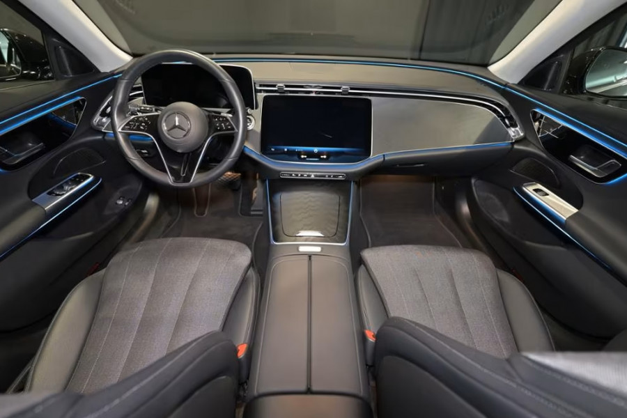 Mercedes-Benz E-Klasse Estate 300e AVANTGARDE ** LED, TREKH, DISTR, SPIEGEL, KEYLESS, AMBIENTE ** 1e EIG - € 23.500,= onder NP - UNFALLFREI ** ** INFORMEER OOK NAAR ONZE AANTREKKELIJKE FINANCIAL-LEASE TARIEVEN ** Mercedes-Benz E-Klasse Estate 300e AVANTGARDE ** LED, TREKH, DISTR, SPIEGEL, KEYLESS, AMBIENTE ** 1e EIG - € 23.500,= onder NP - UNFALLFREI ** ** INFORMEER OOK NAAR ONZE AANTREKKELIJKE FINANCIAL-LEASE TARIEVEN **