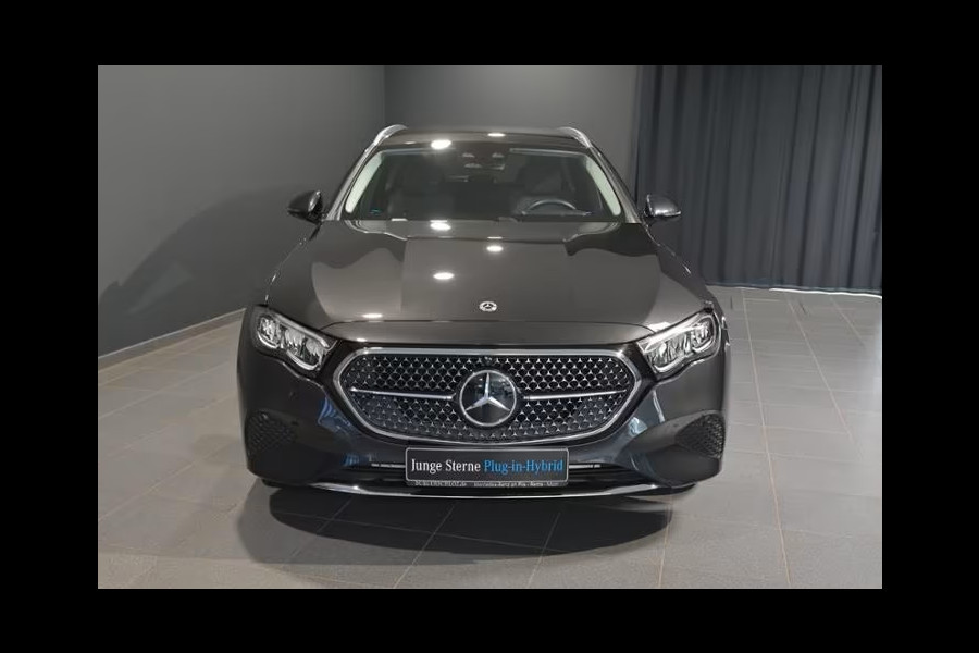 Mercedes-Benz E-Klasse Estate 300e AVANTGARDE ** LED, TREKH, DISTR, SPIEGEL, KEYLESS, AMBIENTE ** 1e EIG - € 23.500,= onder NP - UNFALLFREI ** ** INFORMEER OOK NAAR ONZE AANTREKKELIJKE FINANCIAL-LEASE TARIEVEN ** Mercedes-Benz E-Klasse Estate 300e AVANTGARDE ** LED, TREKH, DISTR, SPIEGEL, KEYLESS, AMBIENTE ** 1e EIG - € 23.500,= onder NP - UNFALLFREI ** ** INFORMEER OOK NAAR ONZE AANTREKKELIJKE FINANCIAL-LEASE TARIEVEN **