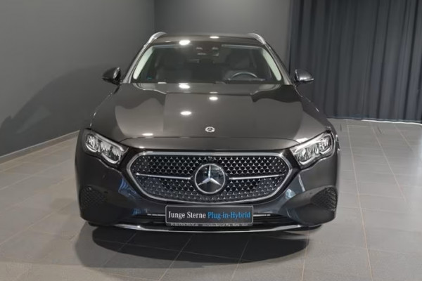 Mercedes-Benz E-Klasse Estate 300e AVANTGARDE ** LED, TREKH, DISTR, SPIEGEL, KEYLESS, AMBIENTE ** 1e EIG - € 23.500,= onder NP - UNFALLFREI ** ** INFORMEER OOK NAAR ONZE AANTREKKELIJKE FINANCIAL-LEASE TARIEVEN ** Mercedes-Benz E-Klasse Estate 300e AVANTGARDE ** LED, TREKH, DISTR, SPIEGEL, KEYLESS, AMBIENTE ** 1e EIG - € 23.500,= onder NP - UNFALLFREI ** ** INFORMEER OOK NAAR ONZE AANTREKKELIJKE FINANCIAL-LEASE TARIEVEN **
