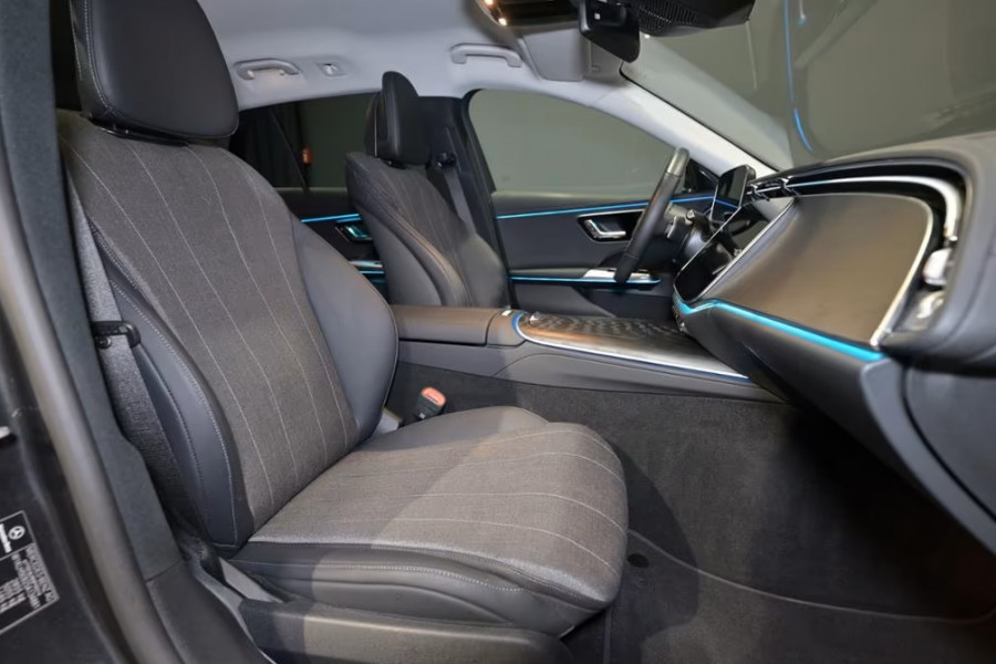 Mercedes-Benz E-Klasse Estate 300e AVANTGARDE ** LED, TREKH, DISTR, SPIEGEL, KEYLESS, AMBIENTE ** 1e EIG - € 23.500,= onder NP - UNFALLFREI ** ** INFORMEER OOK NAAR ONZE AANTREKKELIJKE FINANCIAL-LEASE TARIEVEN ** Mercedes-Benz E-Klasse Estate 300e AVANTGARDE ** LED, TREKH, DISTR, SPIEGEL, KEYLESS, AMBIENTE ** 1e EIG - € 23.500,= onder NP - UNFALLFREI ** ** INFORMEER OOK NAAR ONZE AANTREKKELIJKE FINANCIAL-LEASE TARIEVEN **