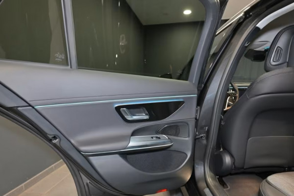 Mercedes-Benz E-Klasse Estate 300e AVANTGARDE ** LED, TREKH, DISTR, SPIEGEL, KEYLESS, AMBIENTE ** 1e EIG - € 23.500,= onder NP - UNFALLFREI ** ** INFORMEER OOK NAAR ONZE AANTREKKELIJKE FINANCIAL-LEASE TARIEVEN ** Mercedes-Benz E-Klasse Estate 300e AVANTGARDE ** LED, TREKH, DISTR, SPIEGEL, KEYLESS, AMBIENTE ** 1e EIG - € 23.500,= onder NP - UNFALLFREI ** ** INFORMEER OOK NAAR ONZE AANTREKKELIJKE FINANCIAL-LEASE TARIEVEN **