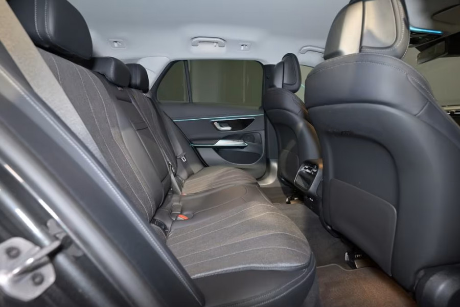 Mercedes-Benz E-Klasse Estate 300e AVANTGARDE ** LED, TREKH, DISTR, SPIEGEL, KEYLESS, AMBIENTE ** 1e EIG - € 23.500,= onder NP - UNFALLFREI ** ** INFORMEER OOK NAAR ONZE AANTREKKELIJKE FINANCIAL-LEASE TARIEVEN ** Mercedes-Benz E-Klasse Estate 300e AVANTGARDE ** LED, TREKH, DISTR, SPIEGEL, KEYLESS, AMBIENTE ** 1e EIG - € 23.500,= onder NP - UNFALLFREI ** ** INFORMEER OOK NAAR ONZE AANTREKKELIJKE FINANCIAL-LEASE TARIEVEN **