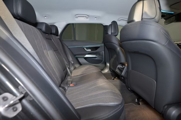 Mercedes-Benz E-Klasse Estate 300e AVANTGARDE ** LED, TREKH, DISTR, SPIEGEL, KEYLESS, AMBIENTE ** 1e EIG - € 23.500,= onder NP - UNFALLFREI ** ** INFORMEER OOK NAAR ONZE AANTREKKELIJKE FINANCIAL-LEASE TARIEVEN ** Mercedes-Benz E-Klasse Estate 300e AVANTGARDE ** LED, TREKH, DISTR, SPIEGEL, KEYLESS, AMBIENTE ** 1e EIG - € 23.500,= onder NP - UNFALLFREI ** ** INFORMEER OOK NAAR ONZE AANTREKKELIJKE FINANCIAL-LEASE TARIEVEN **