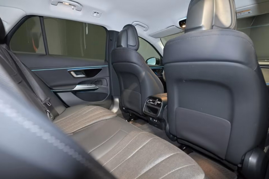 Mercedes-Benz E-Klasse Estate 300e AVANTGARDE ** LED, TREKH, DISTR, SPIEGEL, KEYLESS, AMBIENTE ** 1e EIG - € 23.500,= onder NP - UNFALLFREI ** ** INFORMEER OOK NAAR ONZE AANTREKKELIJKE FINANCIAL-LEASE TARIEVEN ** Mercedes-Benz E-Klasse Estate 300e AVANTGARDE ** LED, TREKH, DISTR, SPIEGEL, KEYLESS, AMBIENTE ** 1e EIG - € 23.500,= onder NP - UNFALLFREI ** ** INFORMEER OOK NAAR ONZE AANTREKKELIJKE FINANCIAL-LEASE TARIEVEN **