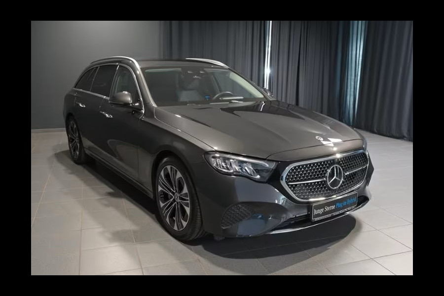 Mercedes-Benz E-Klasse Estate 300e AVANTGARDE ** LED, TREKH, DISTR, SPIEGEL, KEYLESS, AMBIENTE ** 1e EIG - € 23.500,= onder NP - UNFALLFREI ** ** INFORMEER OOK NAAR ONZE AANTREKKELIJKE FINANCIAL-LEASE TARIEVEN ** Mercedes-Benz E-Klasse Estate 300e AVANTGARDE ** LED, TREKH, DISTR, SPIEGEL, KEYLESS, AMBIENTE ** 1e EIG - € 23.500,= onder NP - UNFALLFREI ** ** INFORMEER OOK NAAR ONZE AANTREKKELIJKE FINANCIAL-LEASE TARIEVEN **