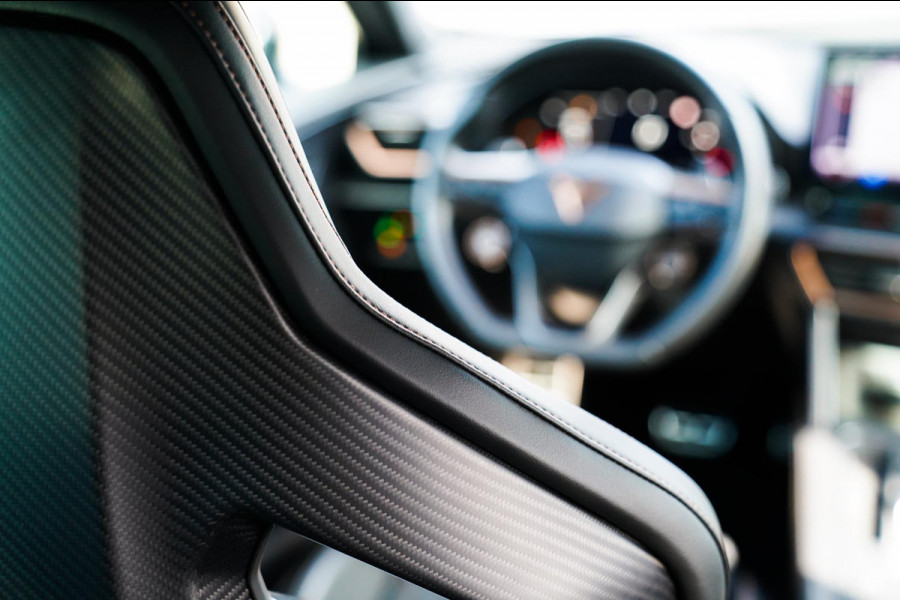 CUPRA Formentor 2.5 VZ5 | Carbon | Kuipstoelen | Leder/alcantara | LED | Adaptieve Cruise | Dynamisch onderstel | Bronze stiksels