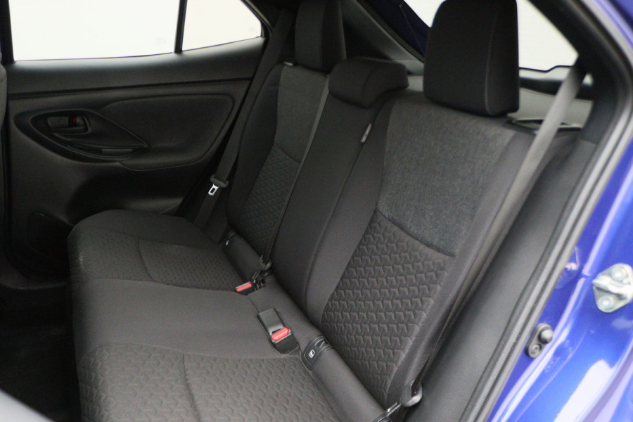Toyota Yaris Cross 1.5 Hybrid Business Plus AWD Camera, ACC, Apple Carplay, Keyless, Lane Assist, DAB, 17"