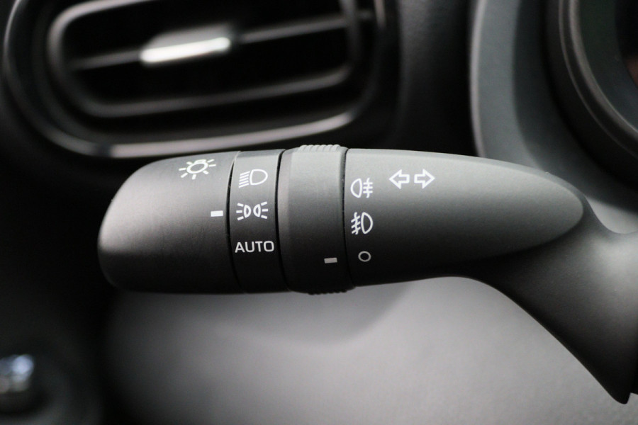Toyota Yaris Cross 1.5 Hybrid Business Plus AWD Camera, ACC, Apple Carplay, Keyless, Lane Assist, DAB, 17"