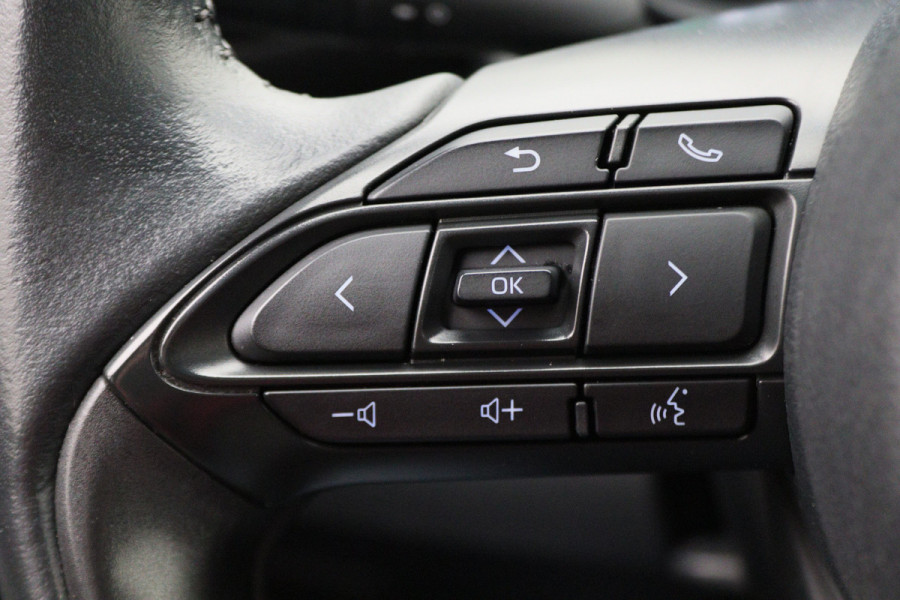 Toyota Yaris Cross 1.5 Hybrid Business Plus AWD Camera, ACC, Apple Carplay, Keyless, Lane Assist, DAB, 17"