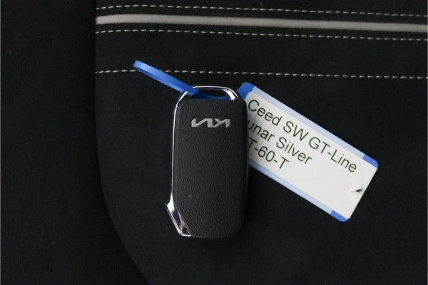 Kia Ceed Sportswagon 1.5 T-GDi GT-Line Automaat - Adaptive Cruise - Navigatie - Stoel/Stuurverwarming - Schuif/-kanteldak - Apple Carplay/Android Auto - Fabrieksgarantie 04-2031 Kia Ceed Sportswagon 1.5 T-GDi GT-Line Automaat - Adaptive Cruise - Navigatie - Stoel/Stuurverwarming - Schuif/-kanteldak - Apple Carplay/Android Auto - Fabrieksgarantie 04-2031