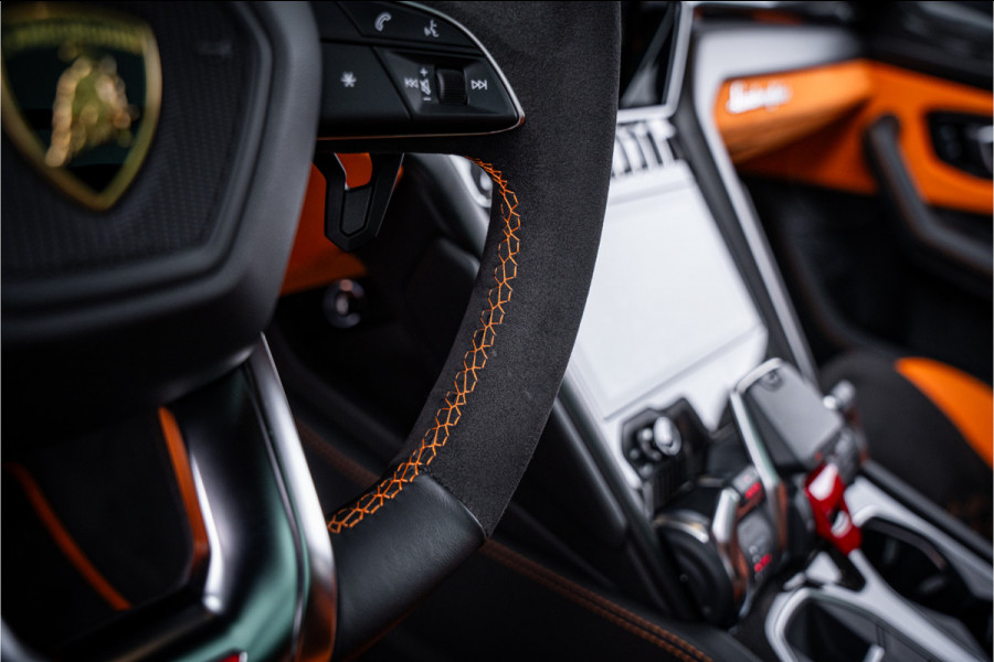Lamborghini Urus Graphite Capsule 4.0 V8 - Dealeronderhouden | Panorama | B&O Advanced | Carbon | Alcantara