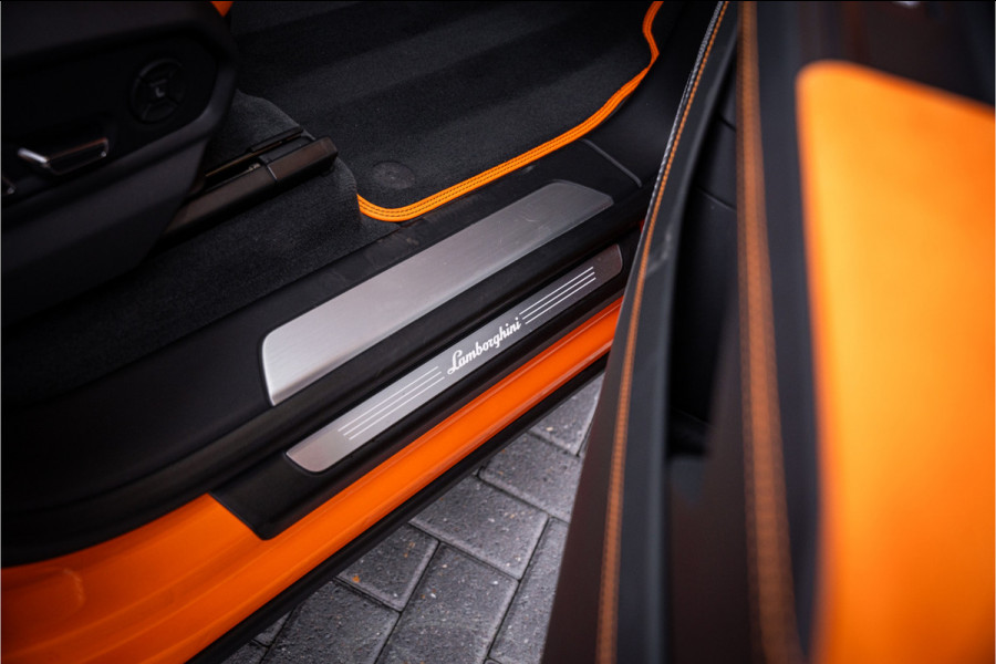 Lamborghini Urus Graphite Capsule 4.0 V8 - Dealeronderhouden | Panorama | B&O Advanced | Carbon | Alcantara