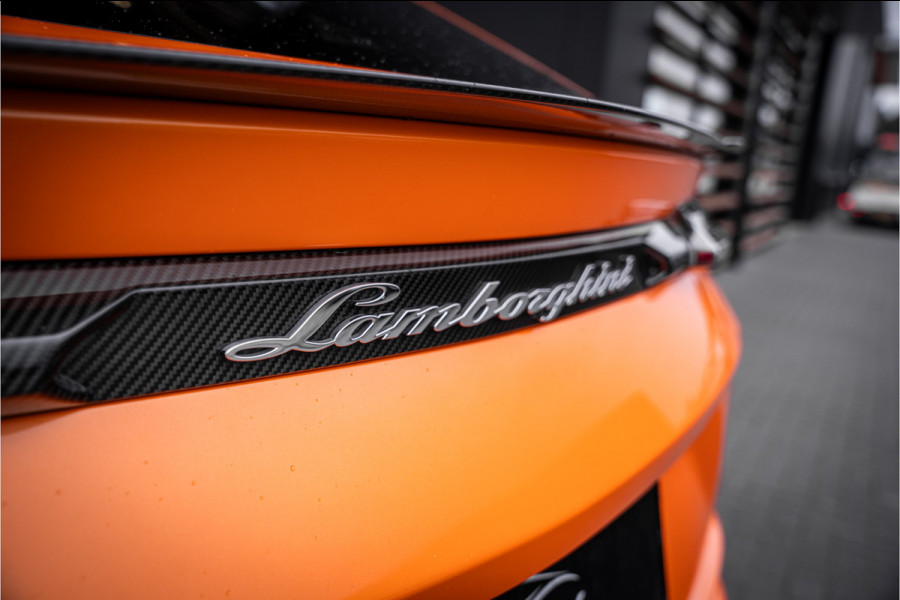 Lamborghini Urus Graphite Capsule 4.0 V8 - Dealeronderhouden | Panorama | B&O Advanced | Carbon | Alcantara