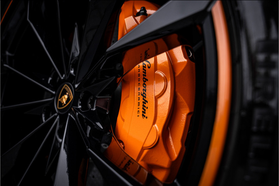 Lamborghini Urus Graphite Capsule 4.0 V8 - Dealeronderhouden | Panorama | B&O Advanced | Carbon | Alcantara