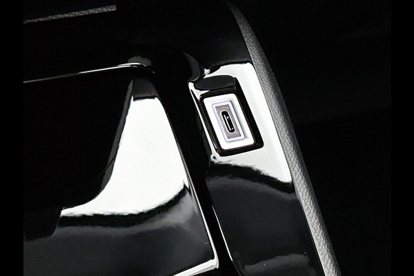 Peugeot 208 1.2 Hybrid 100PK Automaat Allure Navigatie Apple Carplay/Android Auto Airco Parkeer sensoren Cruise Control Lichtmetalen Velgen Peugeot 208 1.2 Hybrid 100PK Automaat Allure Navigatie Apple Carplay/Android Auto Airco Parkeer sensoren Cruise Control Lichtmetalen Velgen