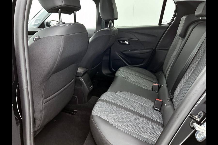 Peugeot 208 1.2 Hybrid 100PK Automaat Allure Navigatie Apple Carplay/Android Auto Airco Parkeer sensoren Cruise Control Lichtmetalen Velgen Peugeot 208 1.2 Hybrid 100PK Automaat Allure Navigatie Apple Carplay/Android Auto Airco Parkeer sensoren Cruise Control Lichtmetalen Velgen